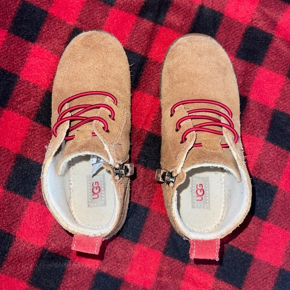 UGG Toddler Boys Size 12 Tan with Red Suede Ankle Boots with Zipper - Picture 7 of 9